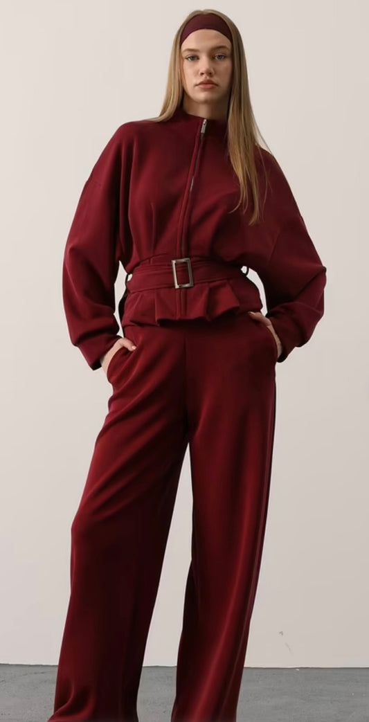 Ensemble avec ceinture rouge