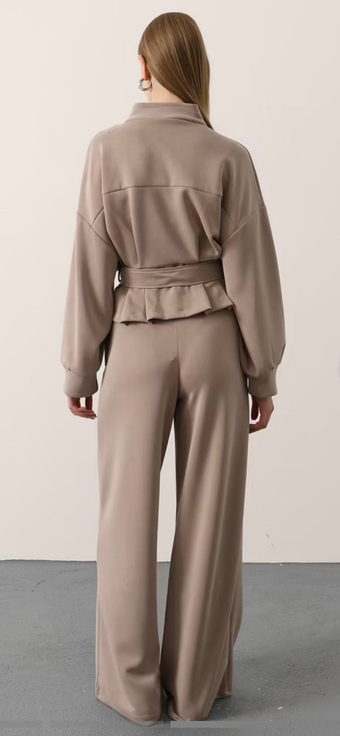 Ensemble avec ceinture beige