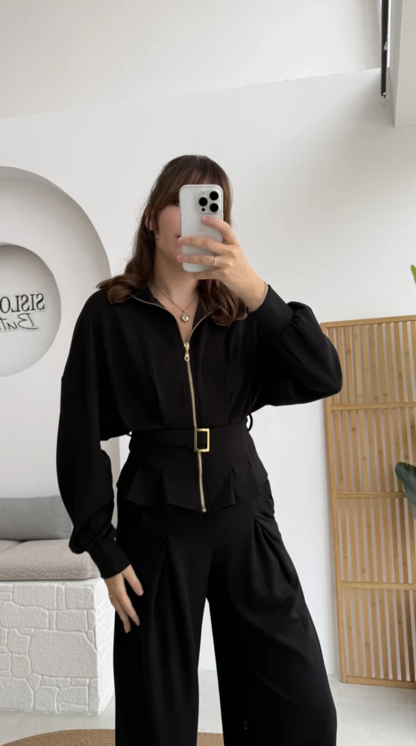 Ensemble  avec ceinture noir